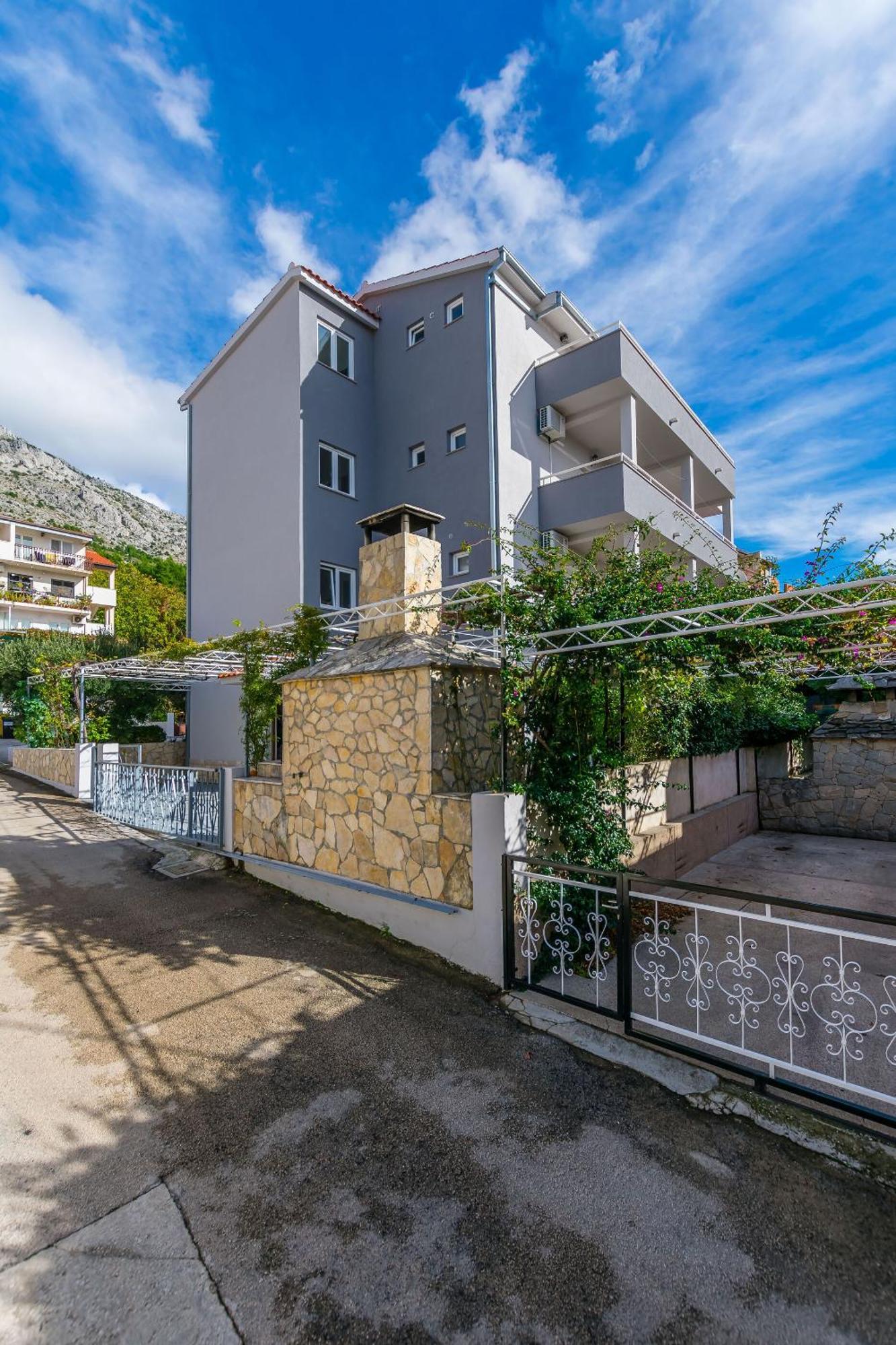 Apartments Kristina Omiš Exteriör bild