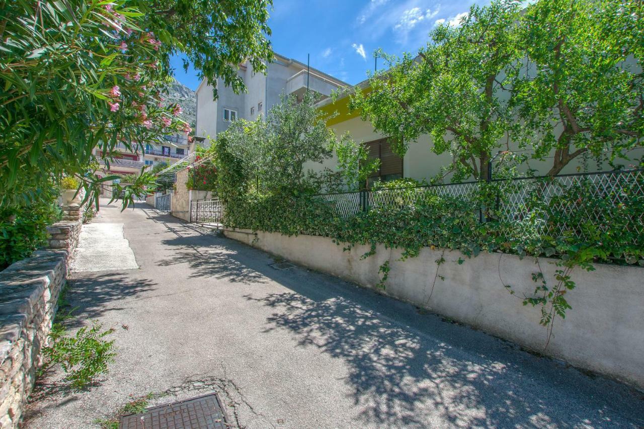 Apartments Kristina Omiš Exteriör bild